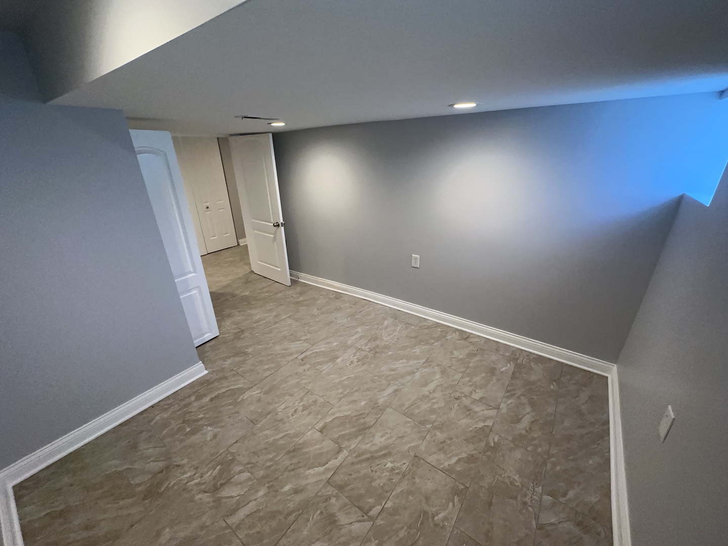 8209 S Prairie Avenue Property Photo 29