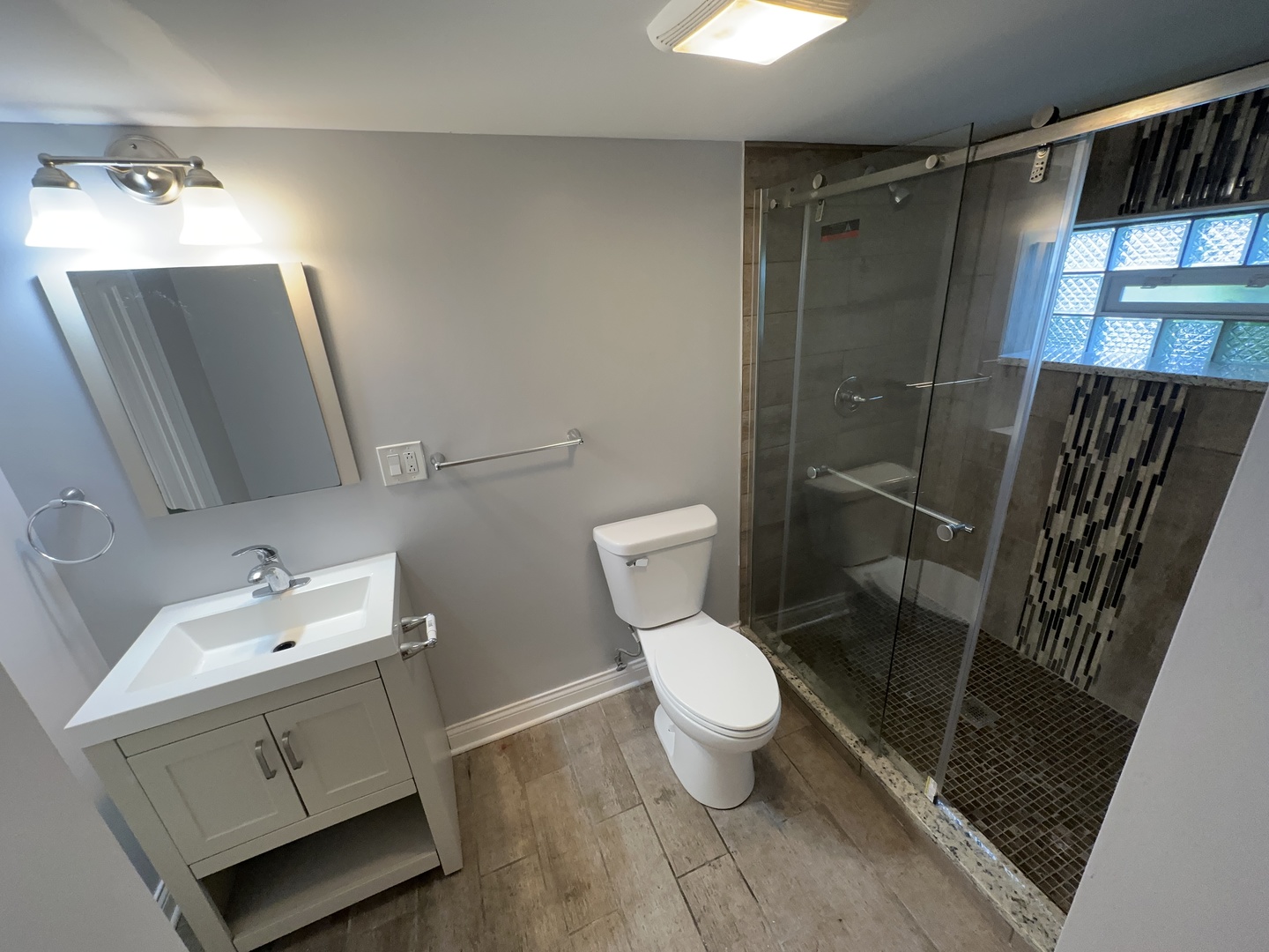 8209 S Prairie Avenue Property Photo 31