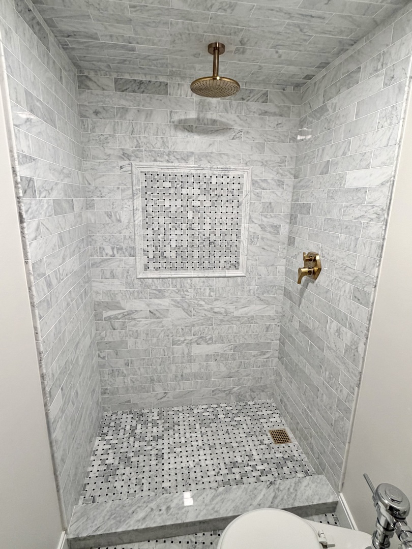 300 N State Street 4009 Property Photo 10