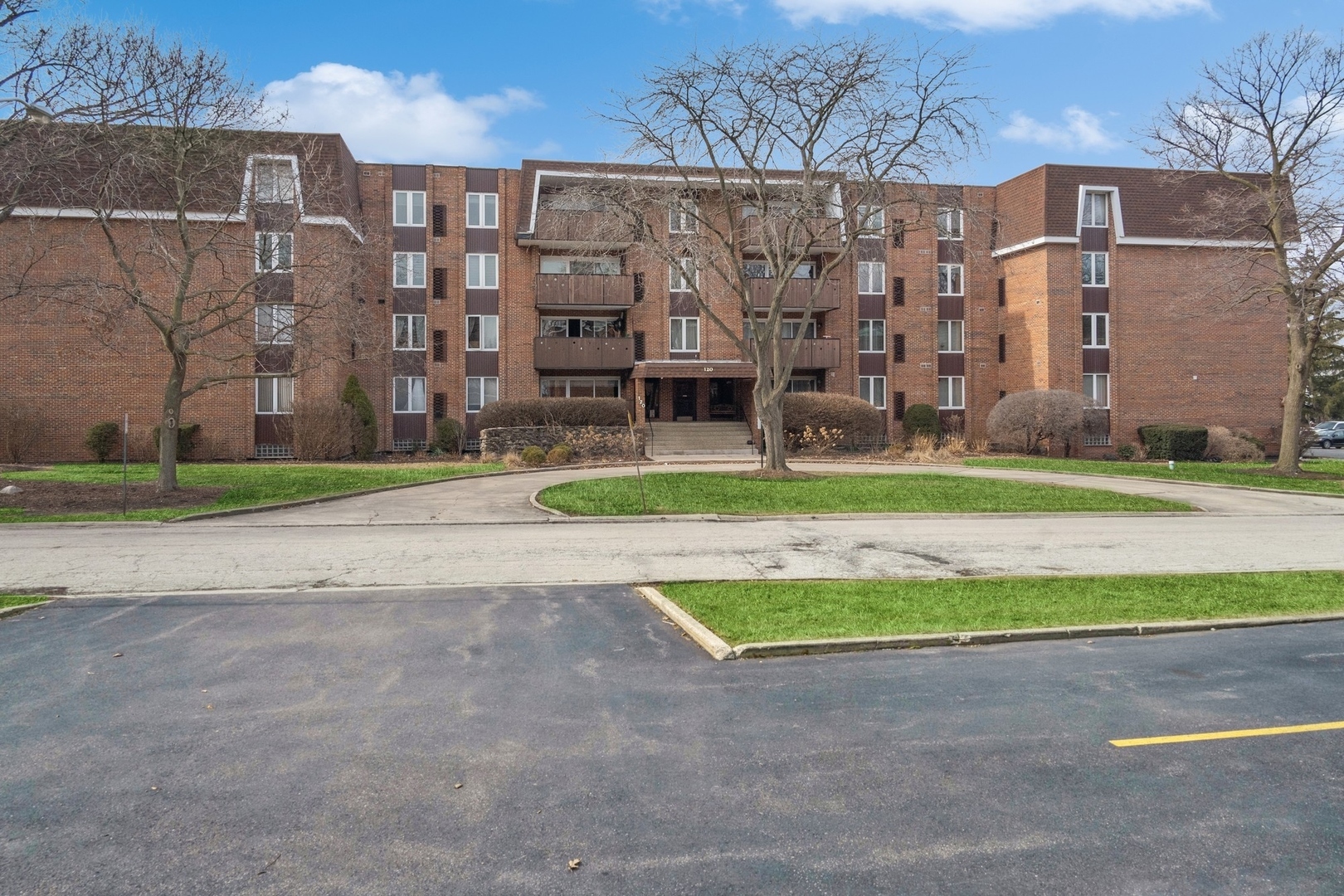 129 S Spruce Avenue 104 Property Photo 1