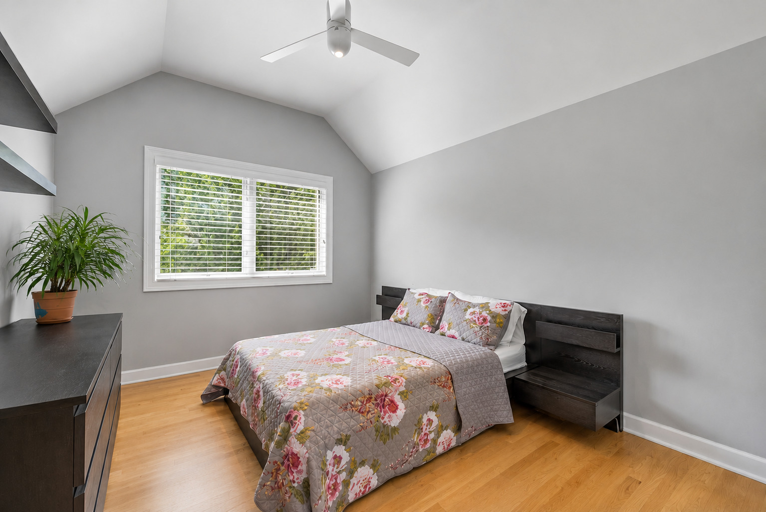 1268 N Palos Avenue Property Photo 18