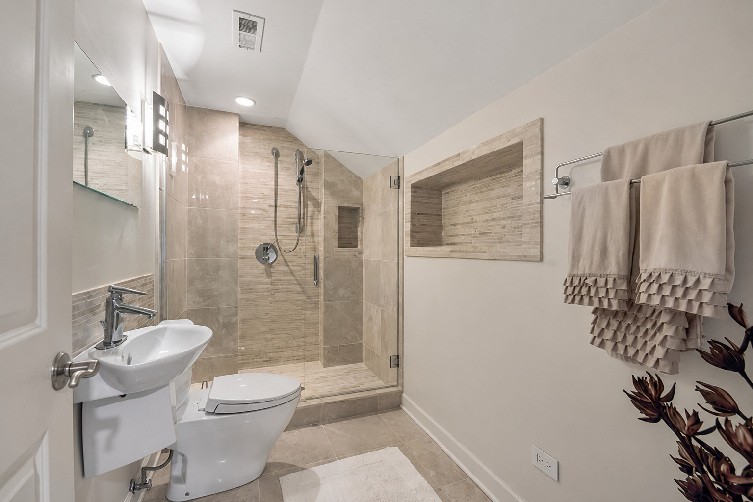 1268 N Palos Avenue Property Photo 21
