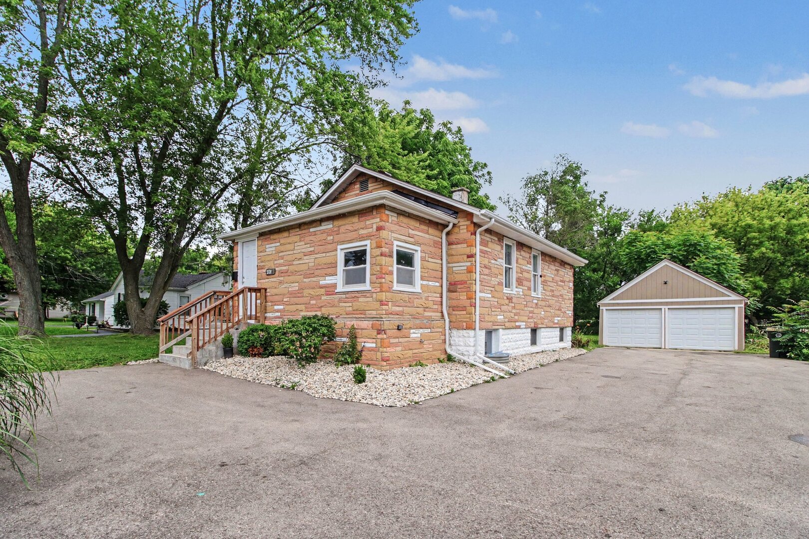 208 W Nippersink Road Property Photo 1