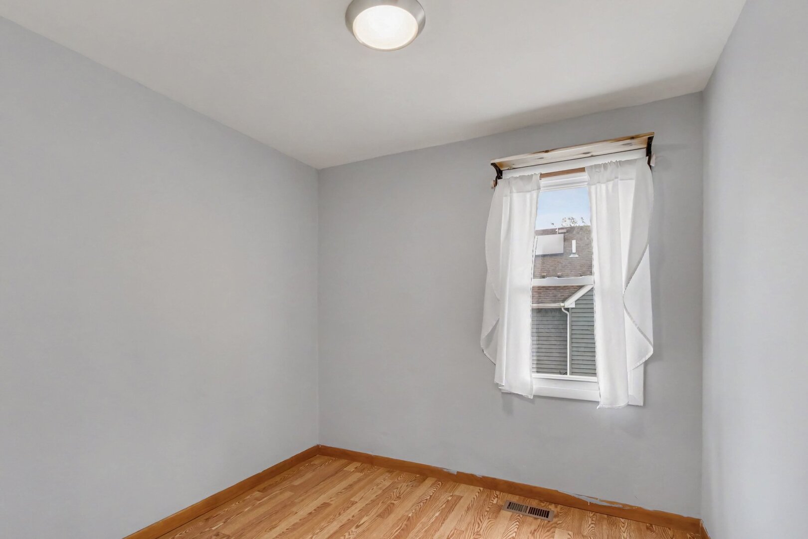 208 W Nippersink Road Property Photo 8