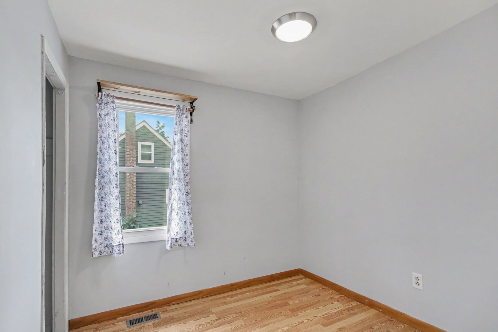 208 W Nippersink Road Property Photo 9