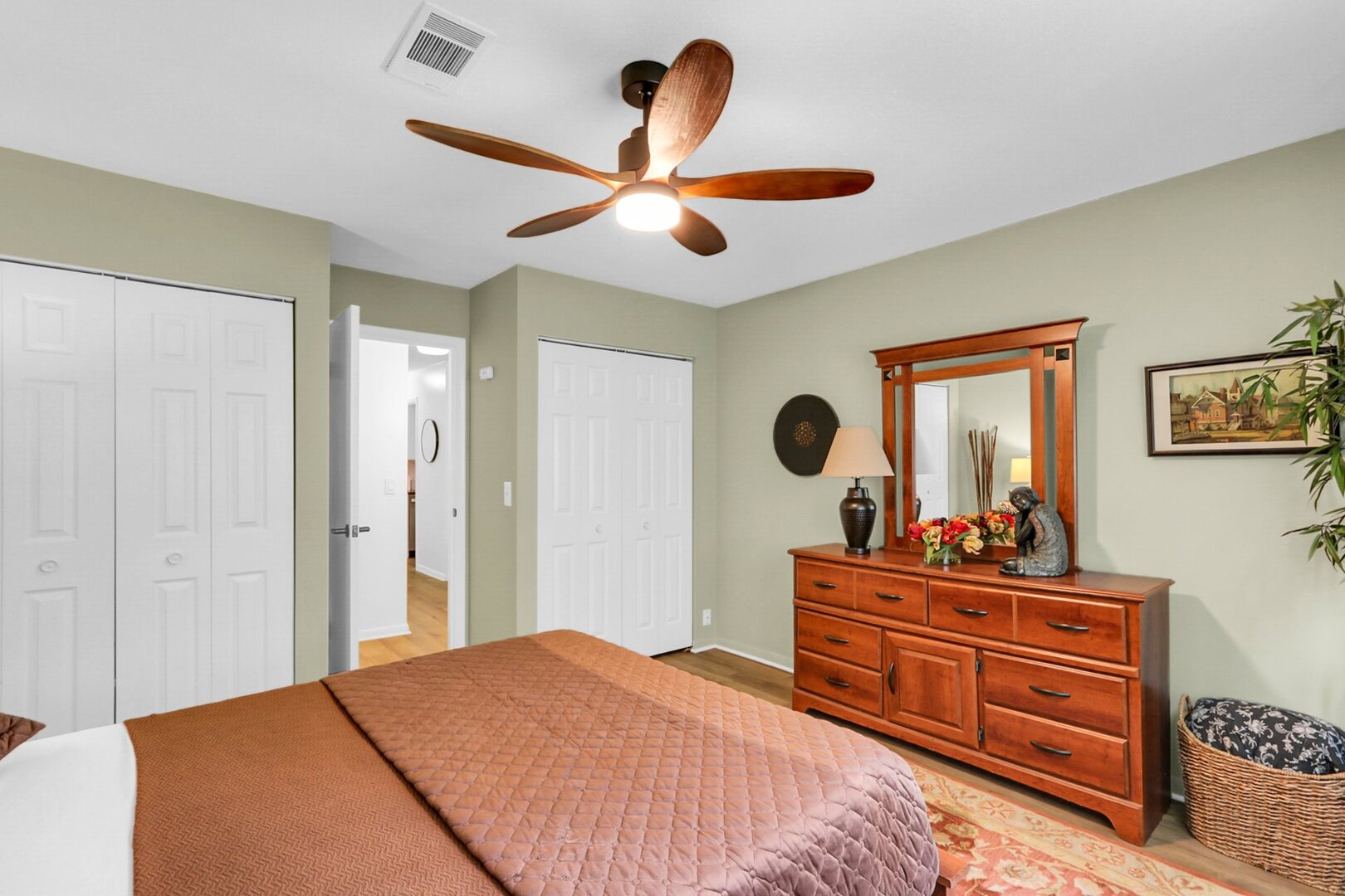 1004 E Harding Drive 304 Property Photo 21