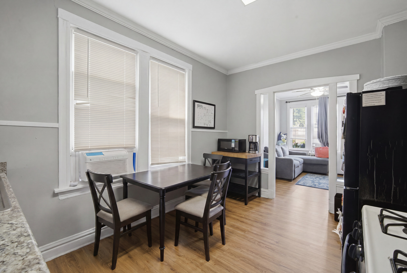 4849 W Ainslie Street Property Photo 6