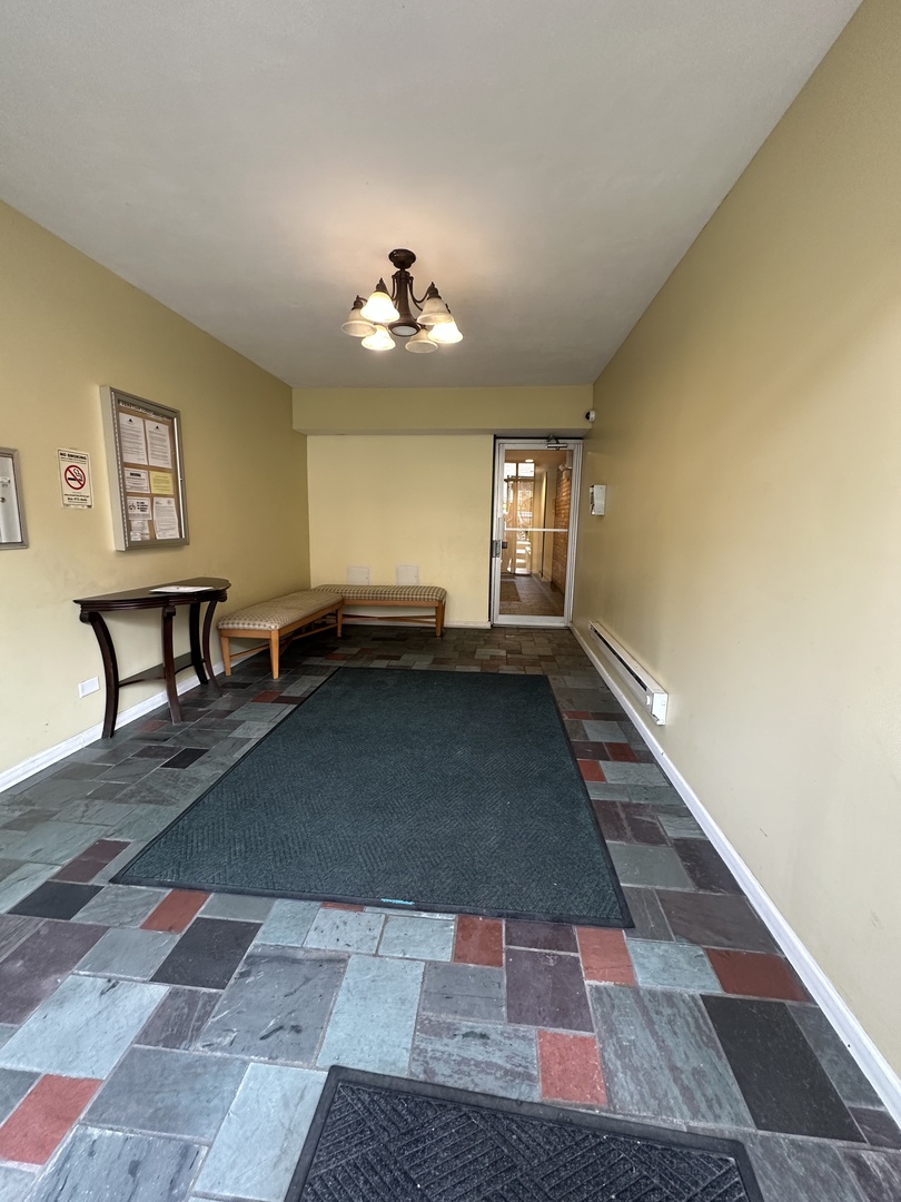 5953 N Kenmore Avenue 101 Property Photo 3