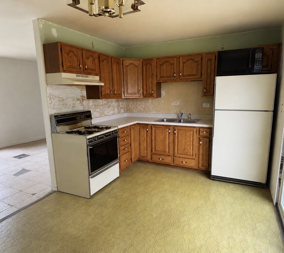 7043 Hemlock Street Property Photo 3