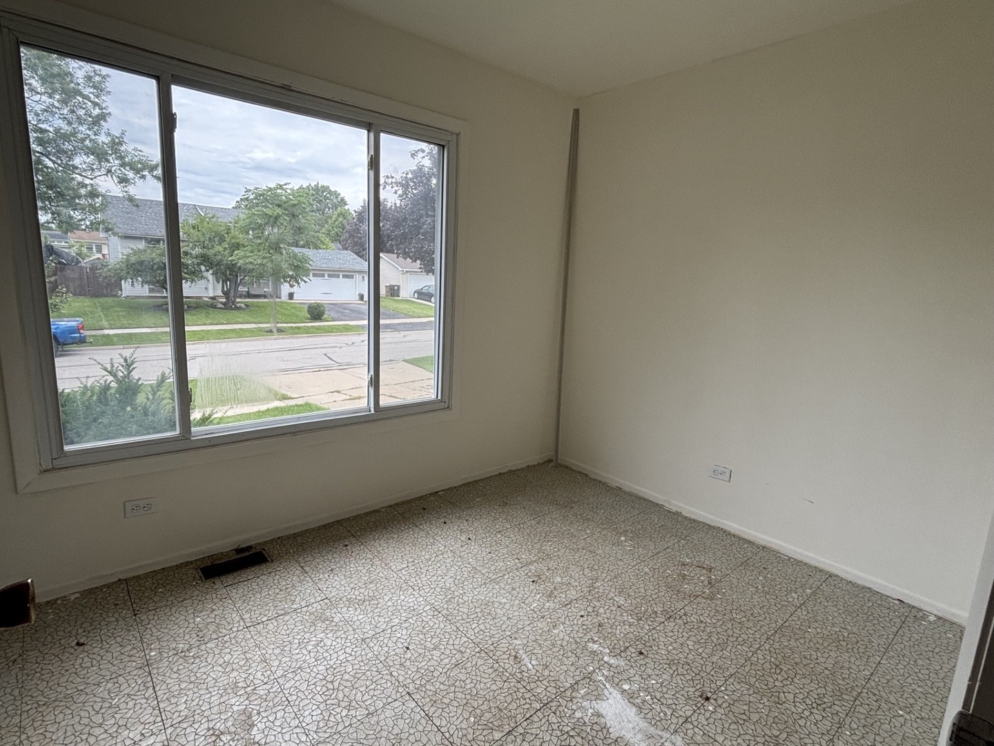 7043 Hemlock Street Property Photo 6