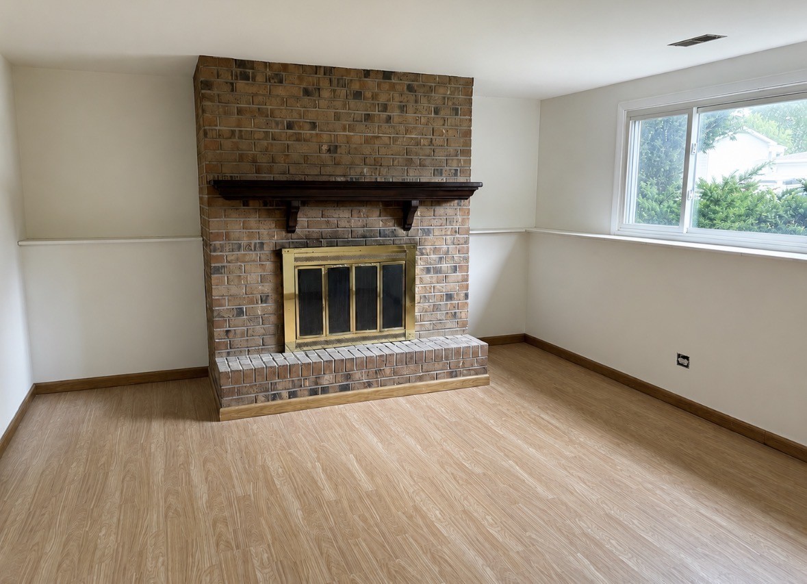 7043 Hemlock Street Property Photo 8