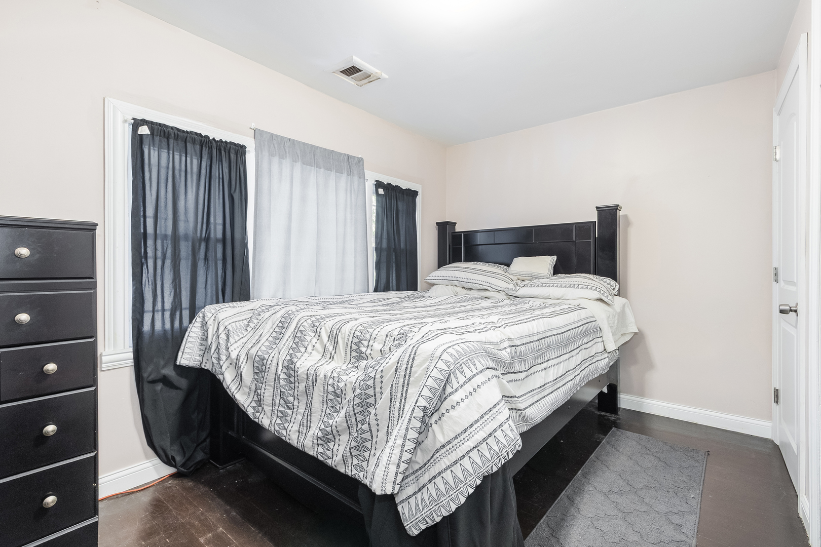 2831 S Austin Boulevard Property Photo 8
