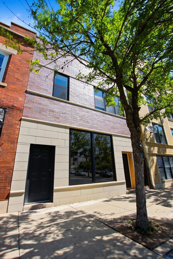 3116 W Montrose Avenue Property Photo 1