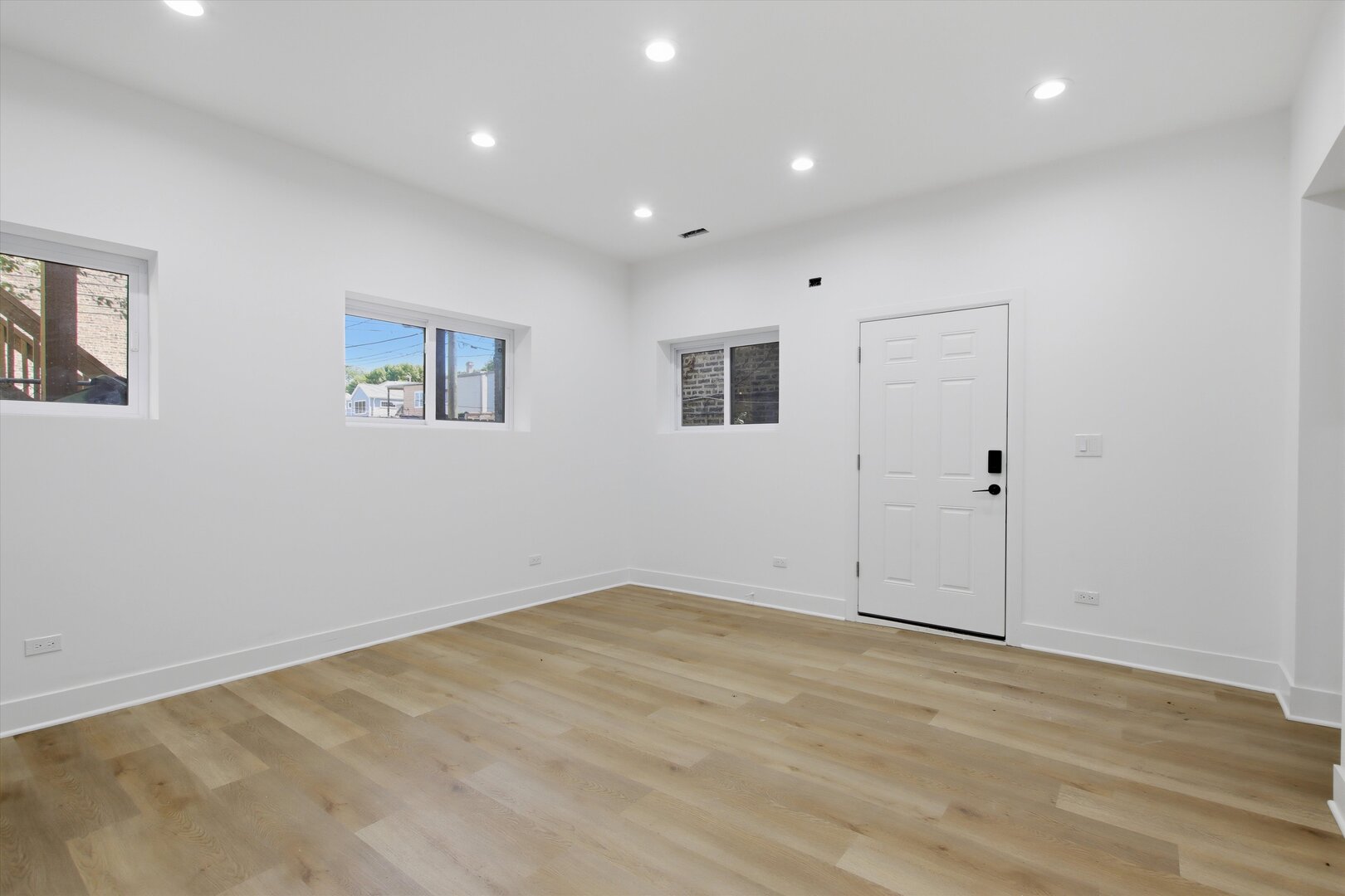 3116 W Montrose Avenue Property Photo 18