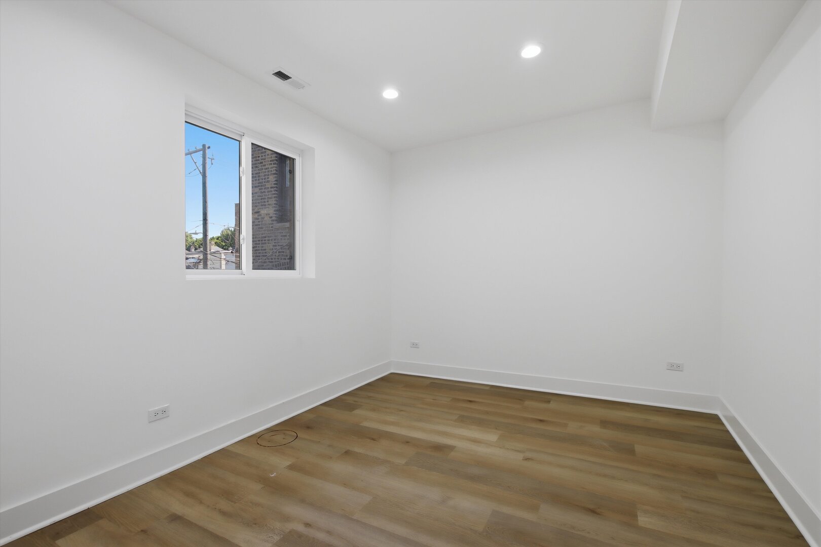 3116 W Montrose Avenue Property Photo 24