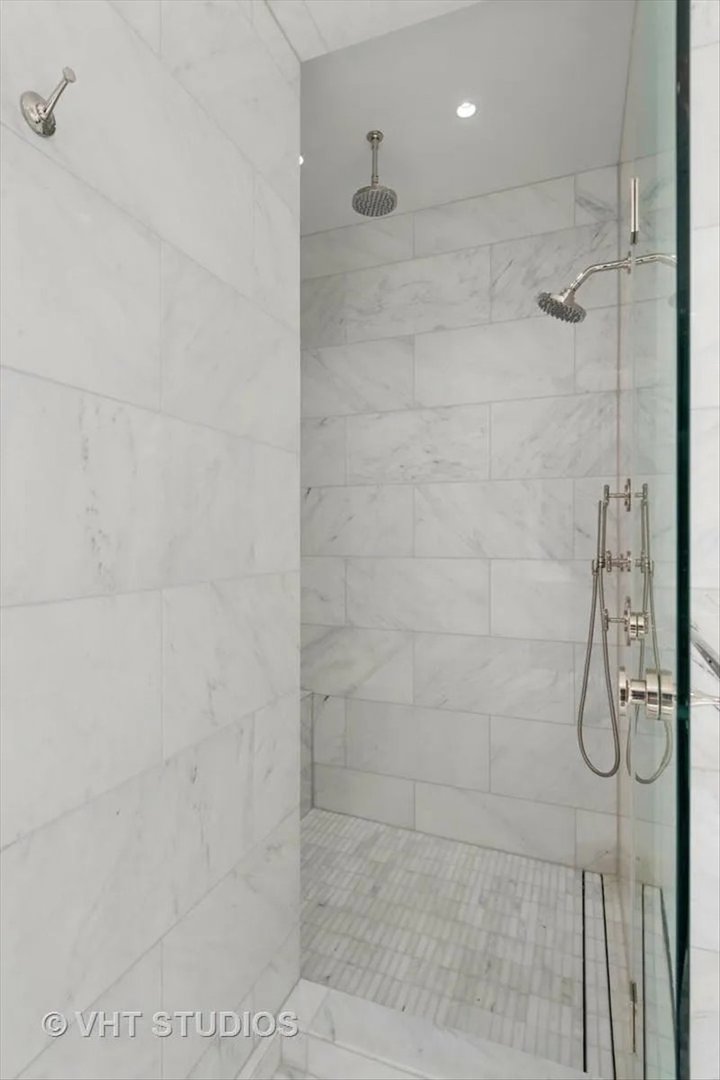 435 N Michigan Avenue 401 Property Photo 18