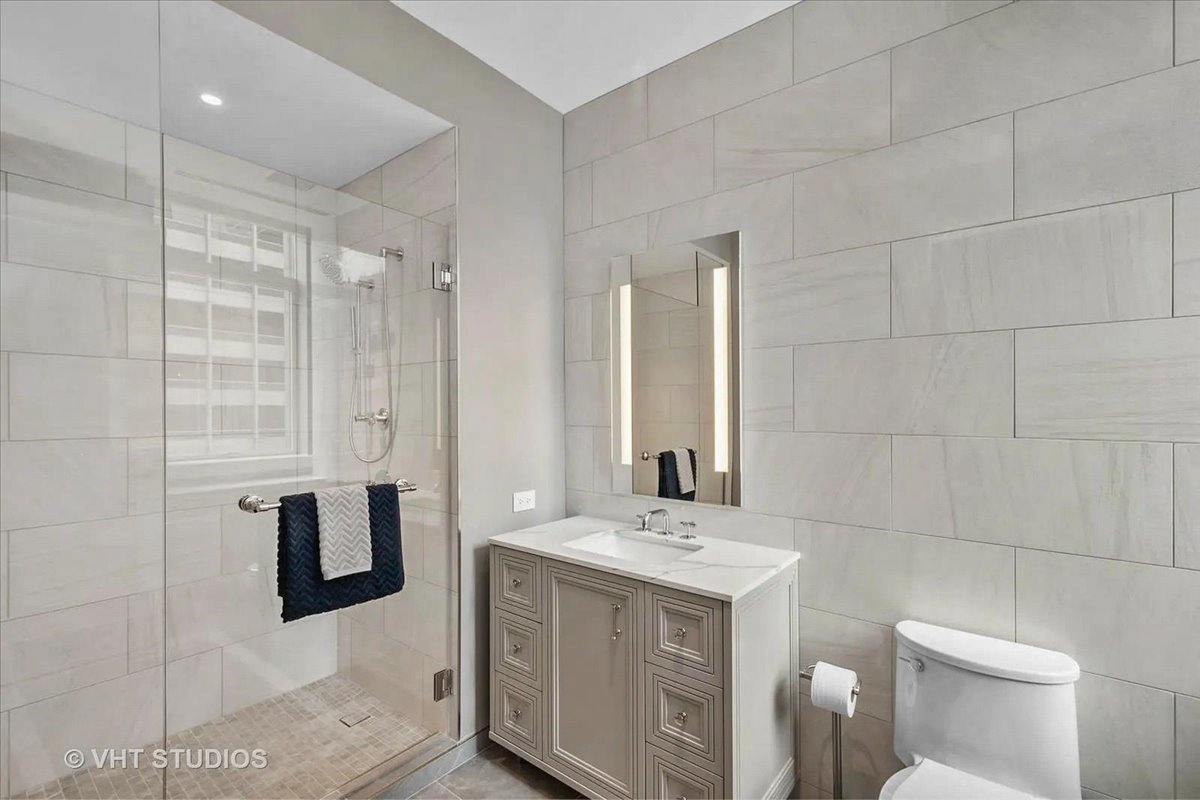 435 N Michigan Avenue 401 Property Photo 21