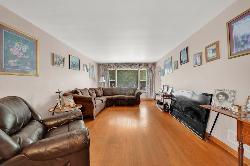 8606 S Kostner Avenue Property Photo 2