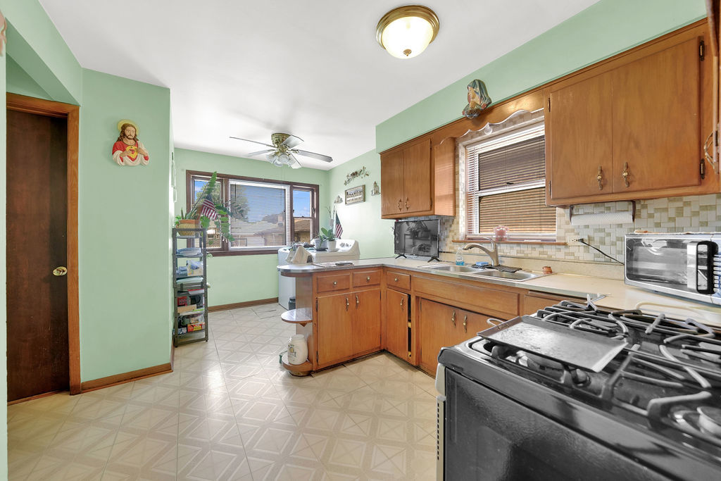 8606 S Kostner Avenue Property Photo 6