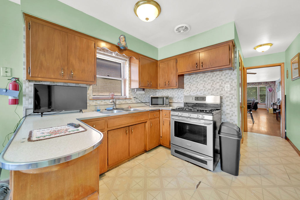 8606 S Kostner Avenue Property Photo 7
