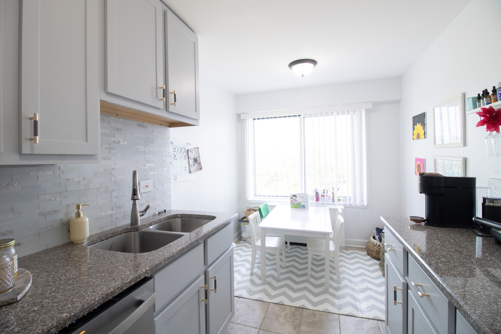 6833 N Kedzie Avenue 504 Property Photo 5