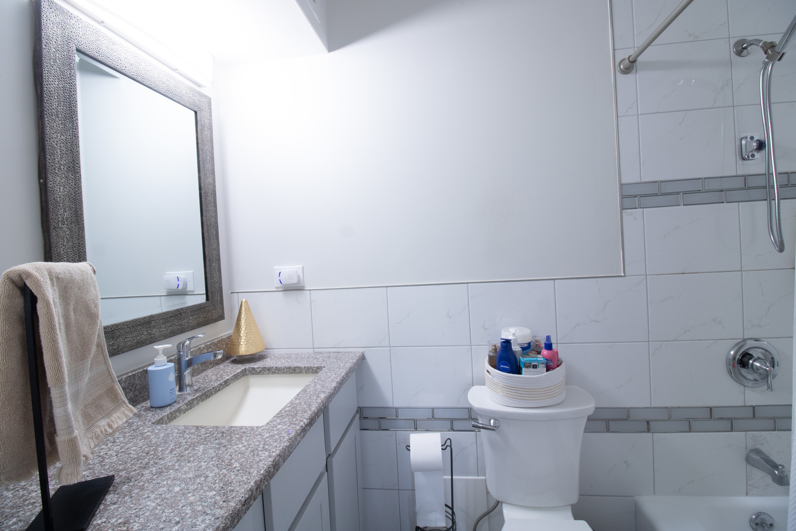 6833 N Kedzie Avenue 504 Property Photo 10