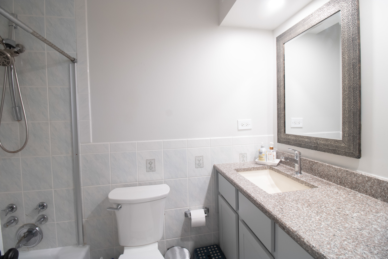6833 N Kedzie Avenue 504 Property Photo 11