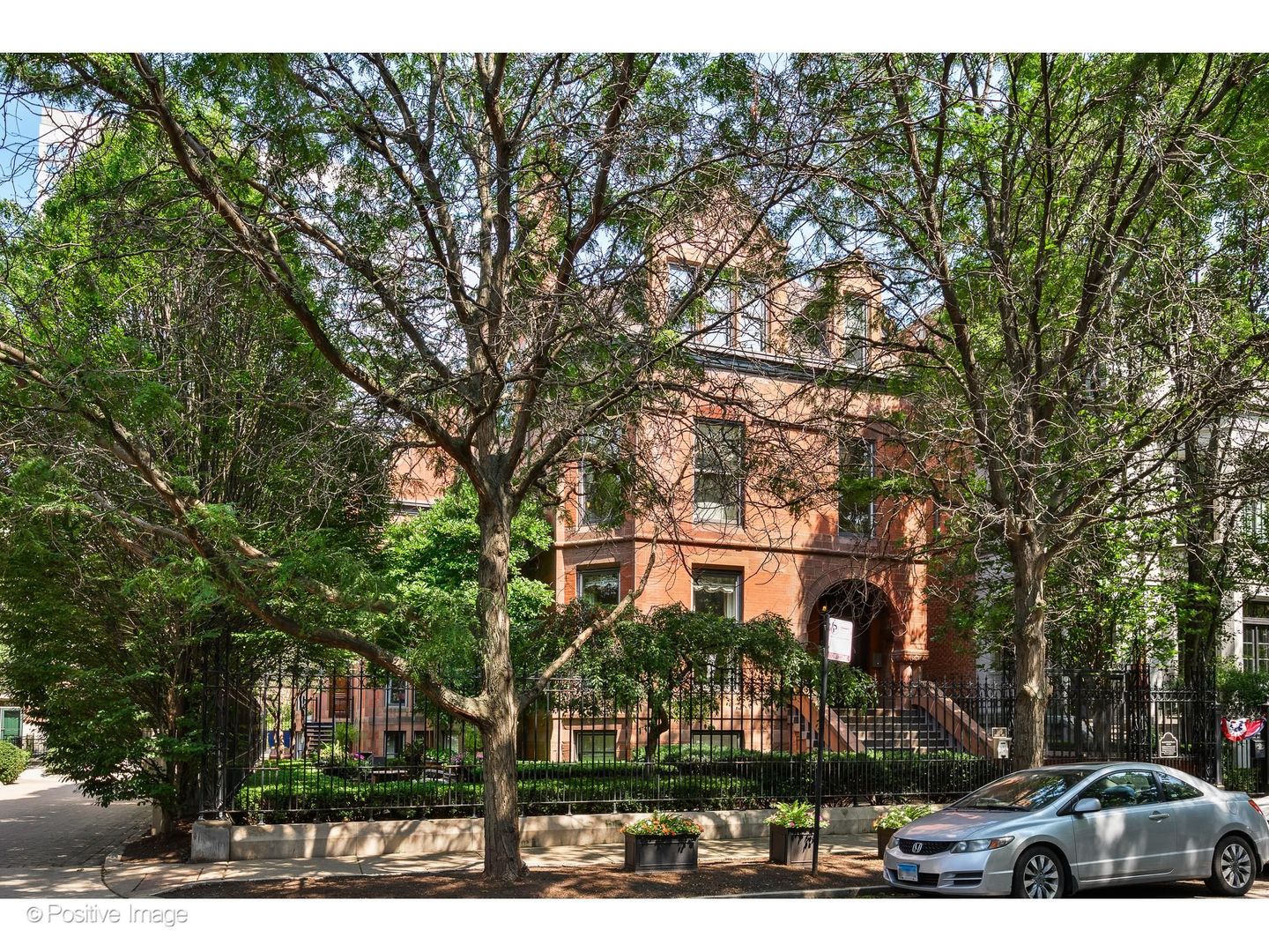 1919 S Prairie Avenue 3 Property Photo 1