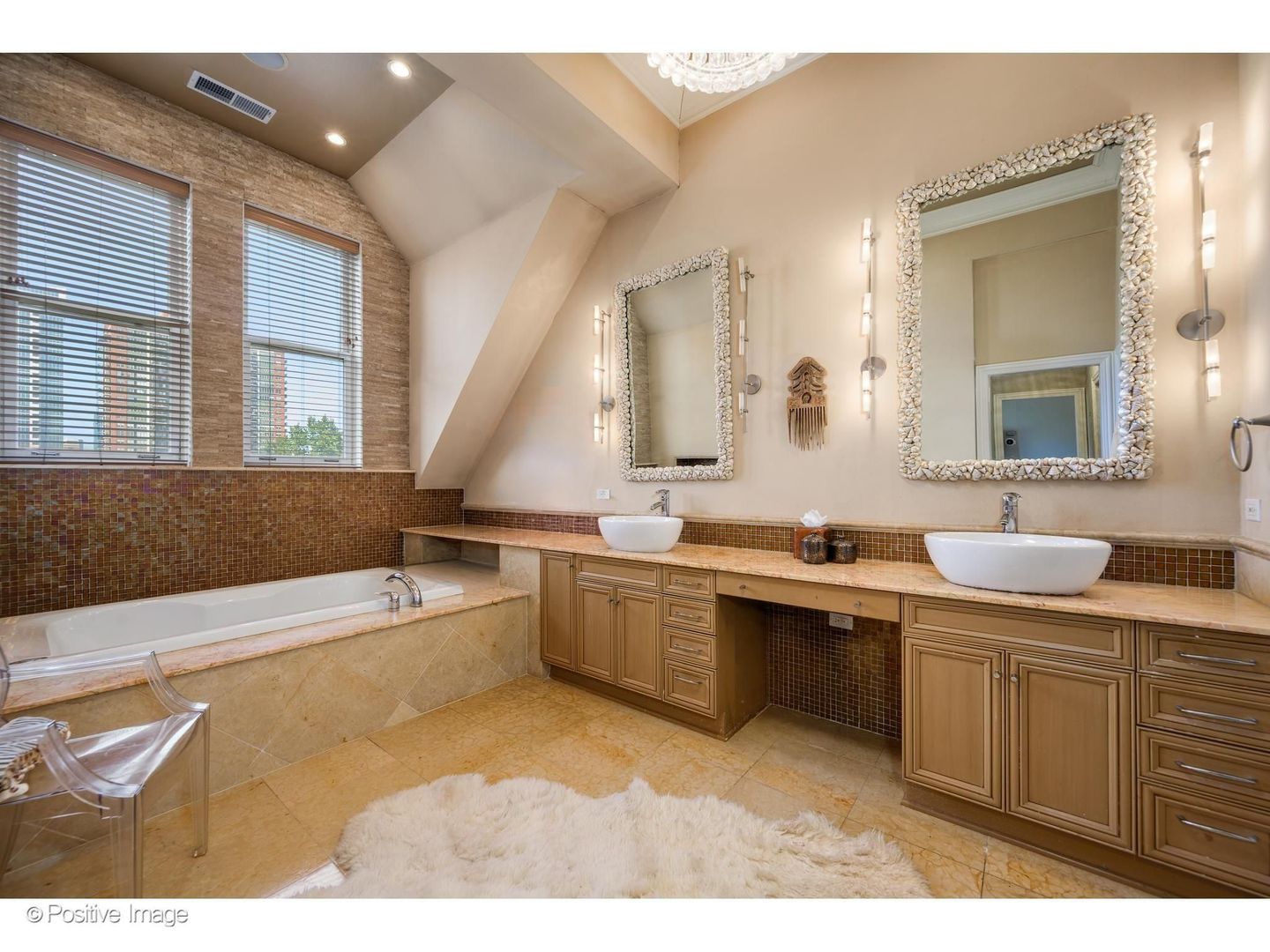 1919 S Prairie Avenue 3 Property Photo 24