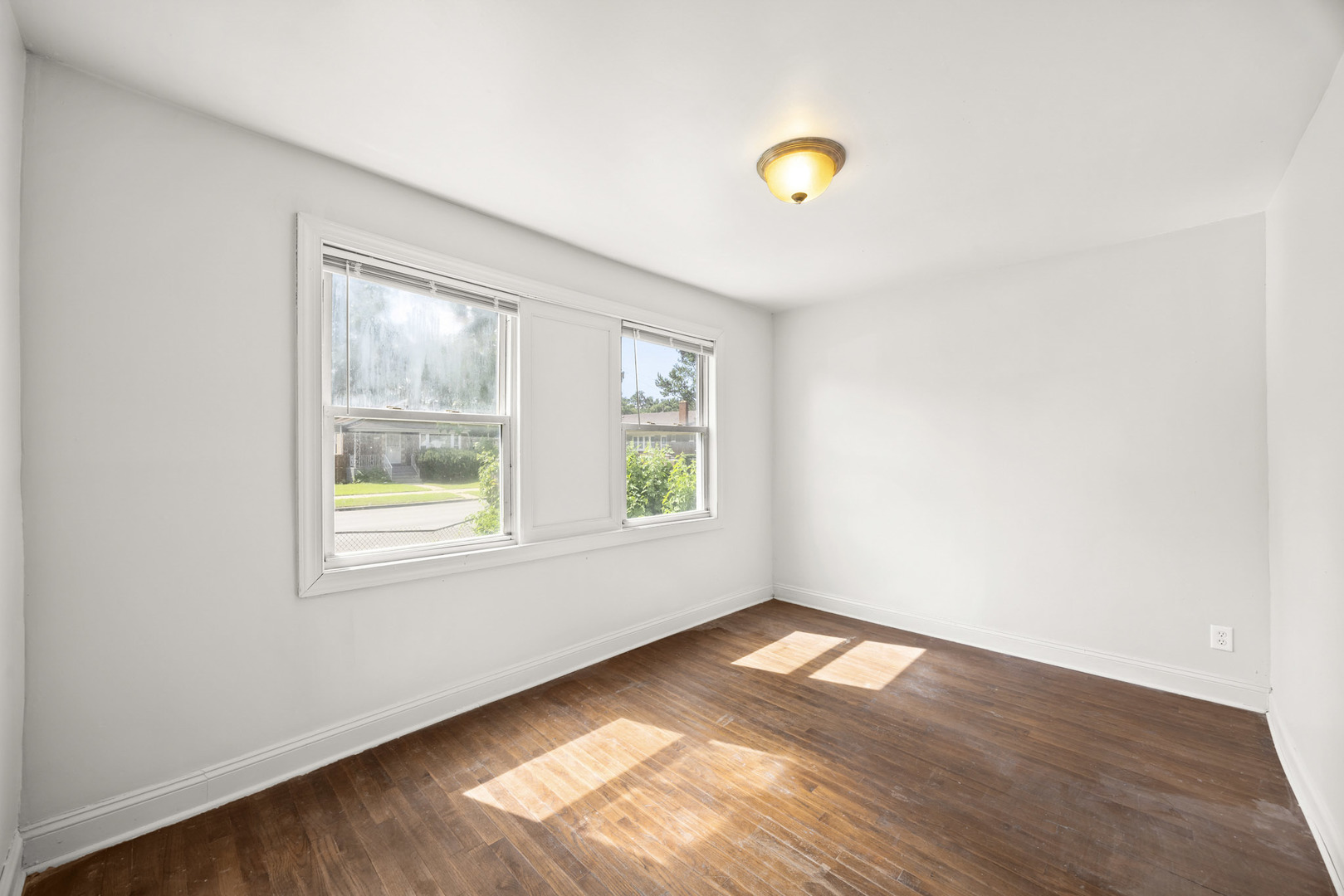 8607 S Morgan Street Property Photo 2