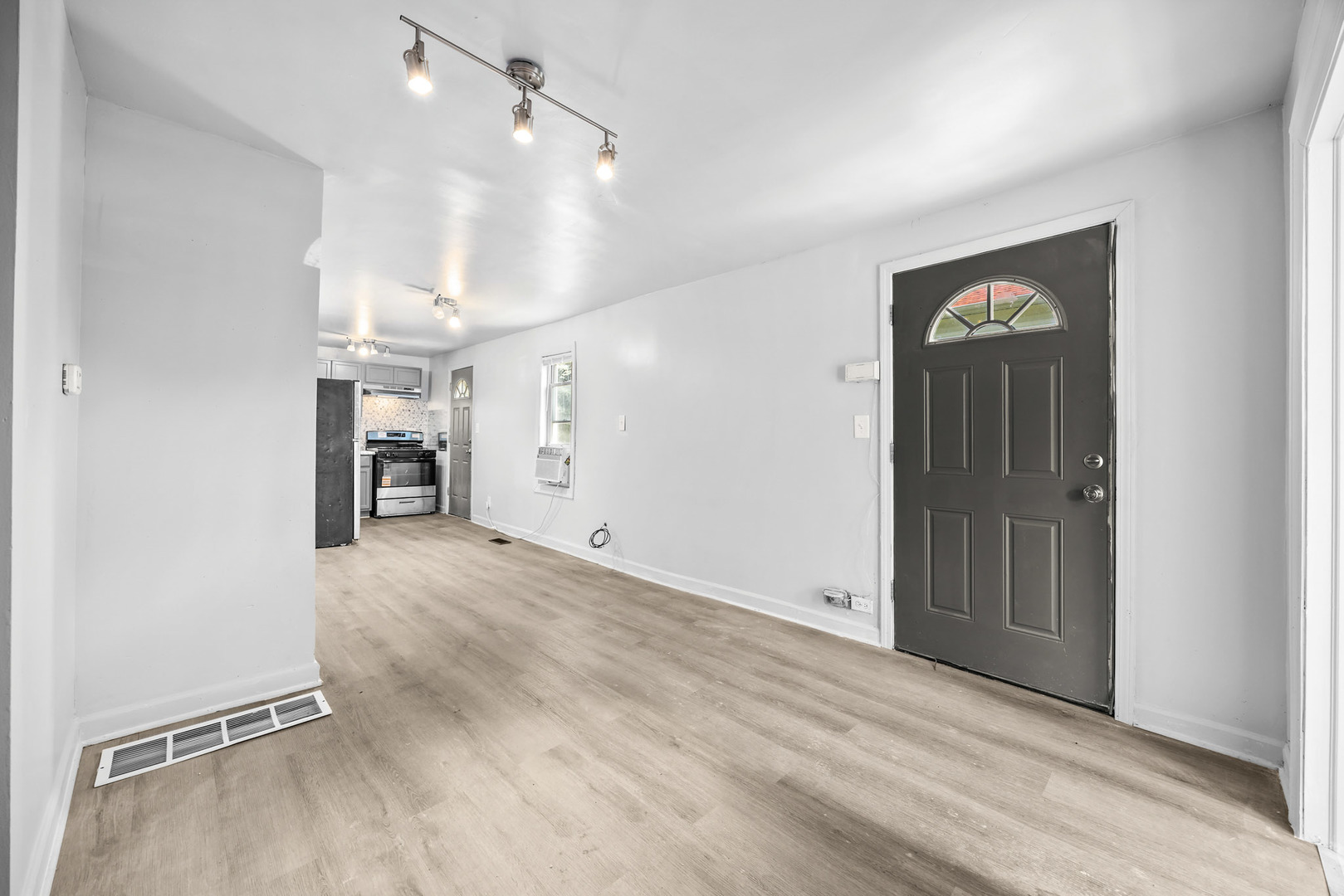 8607 S Morgan Street Property Photo 4