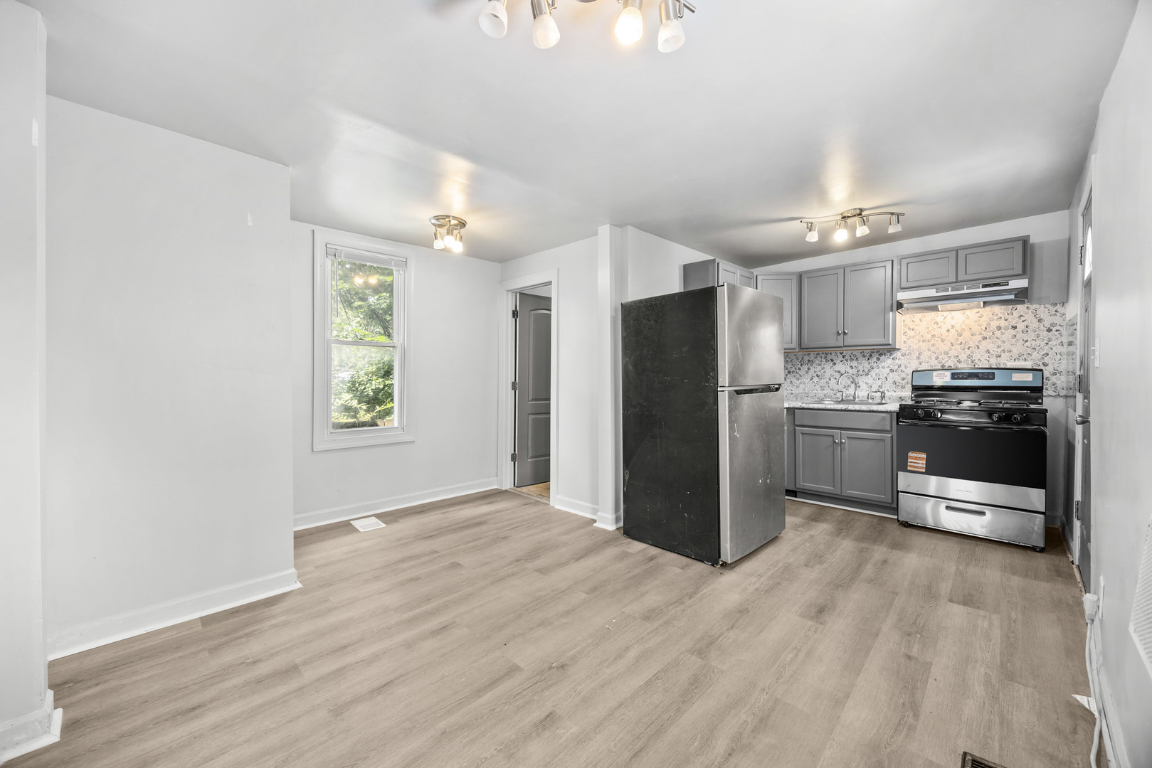 8607 S Morgan Street Property Photo 6
