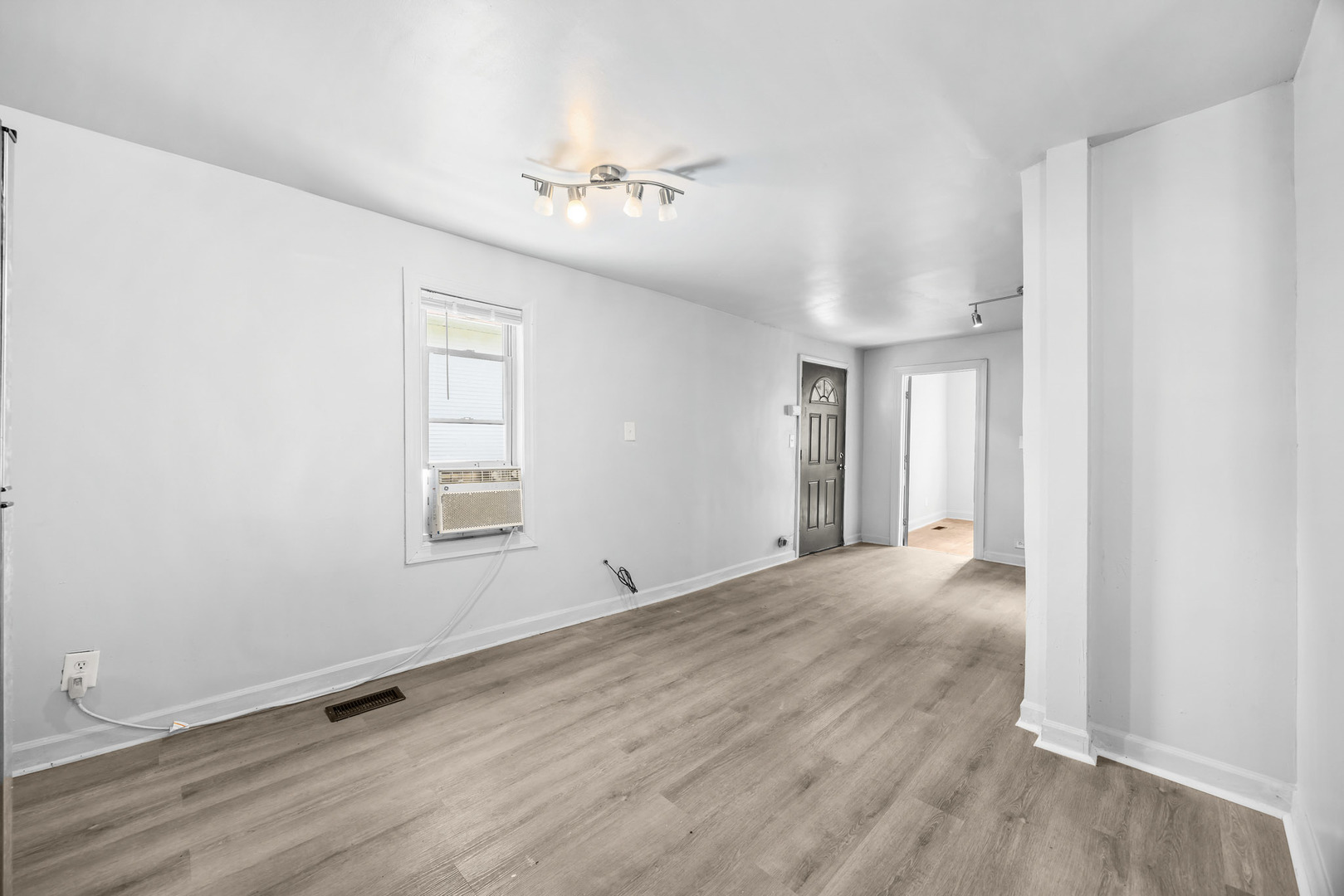 8607 S Morgan Street Property Photo 9