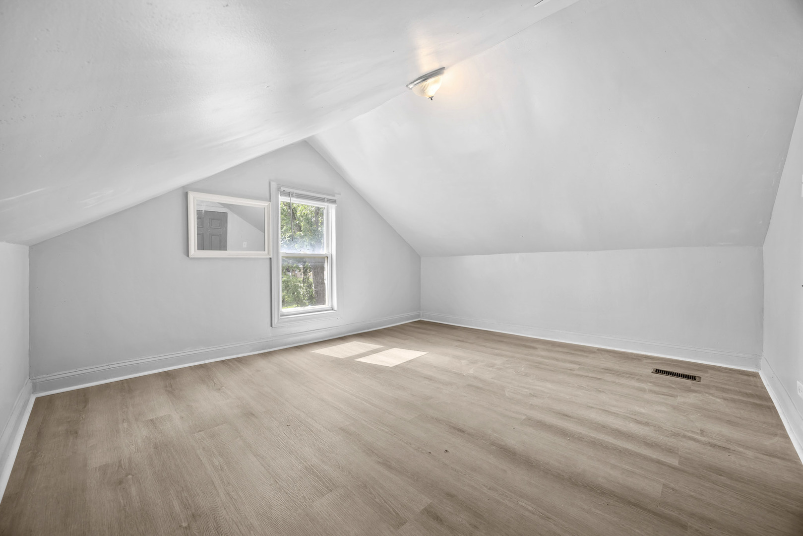 8607 S Morgan Street Property Photo 13