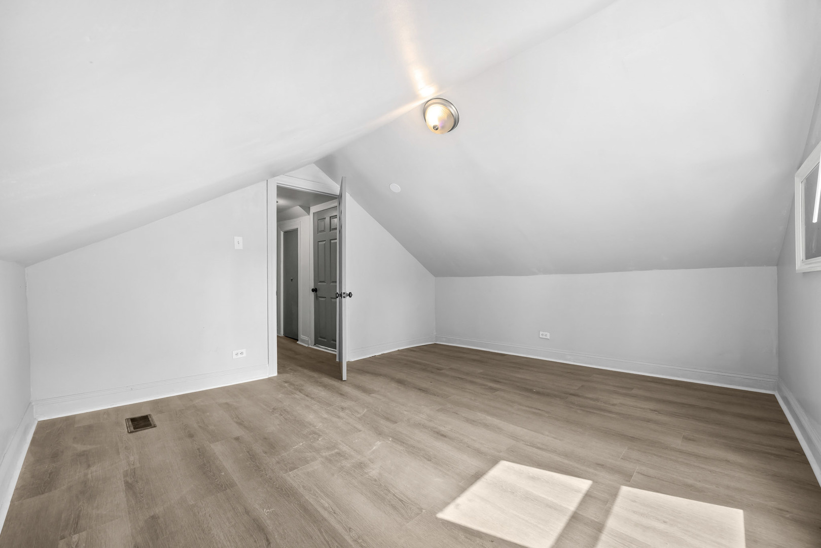 8607 S Morgan Street Property Photo 14