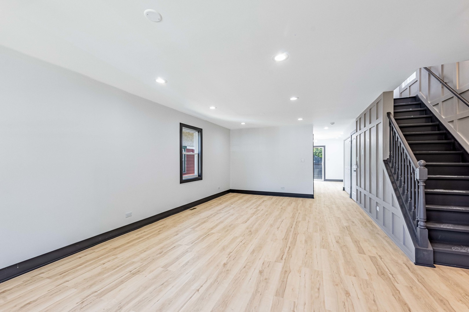 921 N Lorel Avenue Property Photo 3