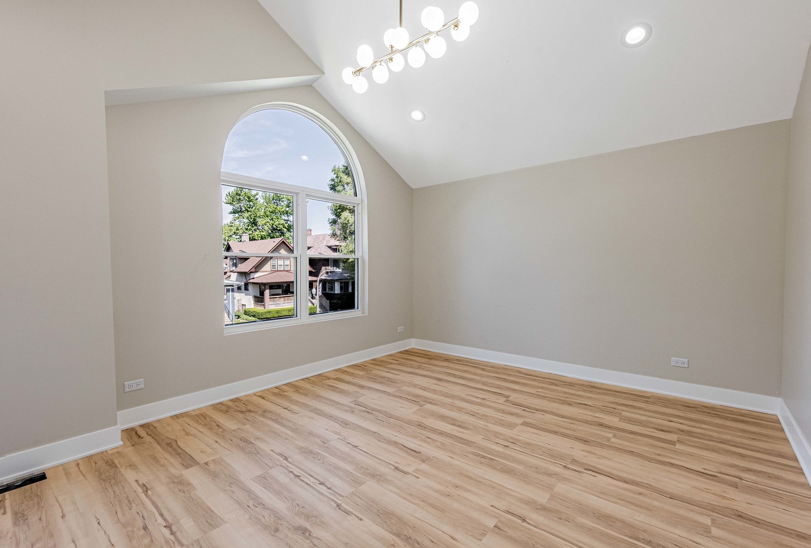 921 N Lorel Avenue Property Photo 15