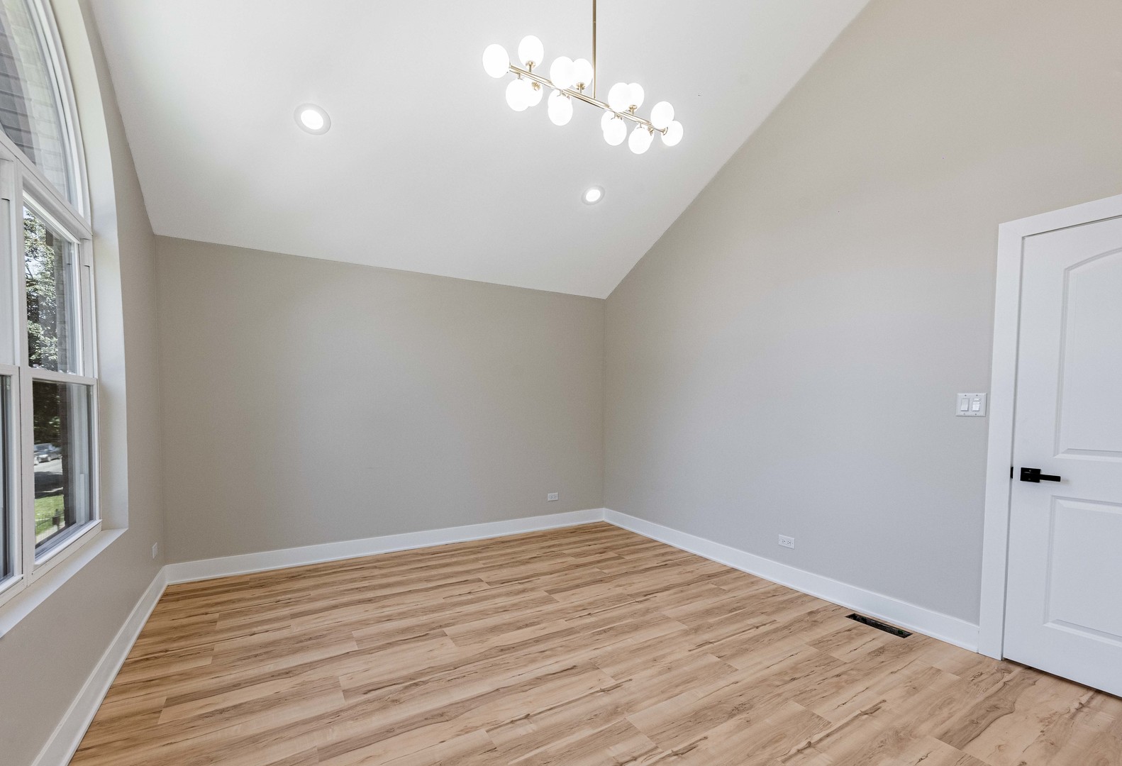 921 N Lorel Avenue Property Photo 16