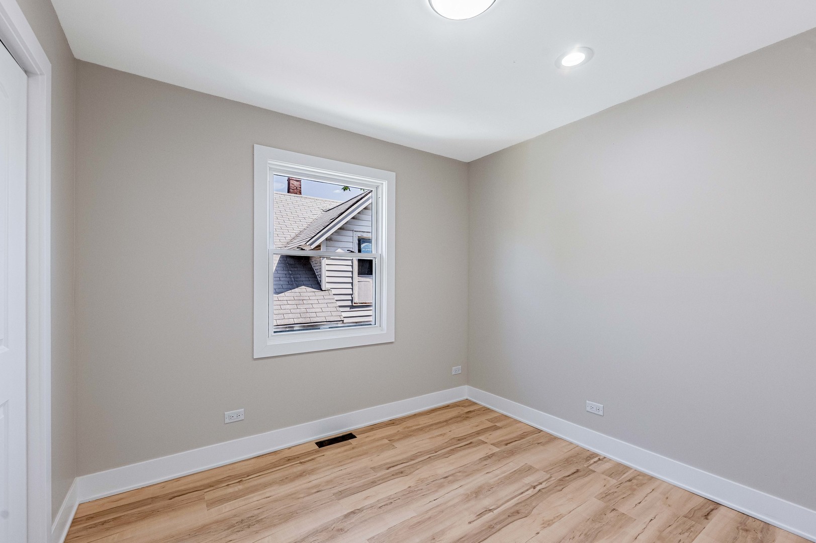 921 N Lorel Avenue Property Photo 20