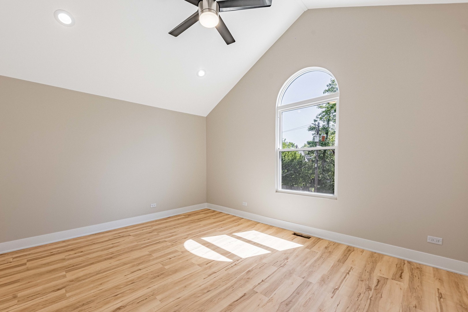 921 N Lorel Avenue Property Photo 23