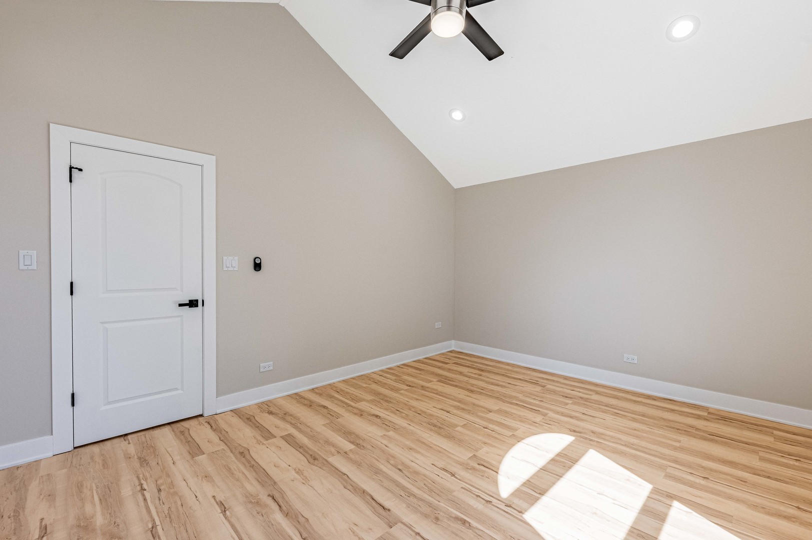 921 N Lorel Avenue Property Photo 24