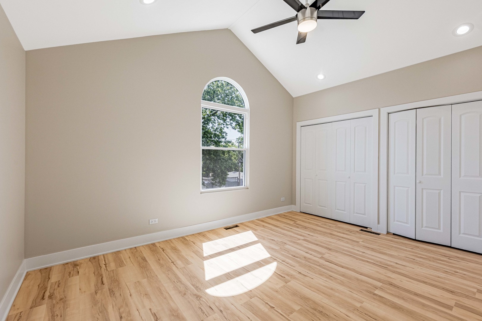 921 N Lorel Avenue Property Photo 25