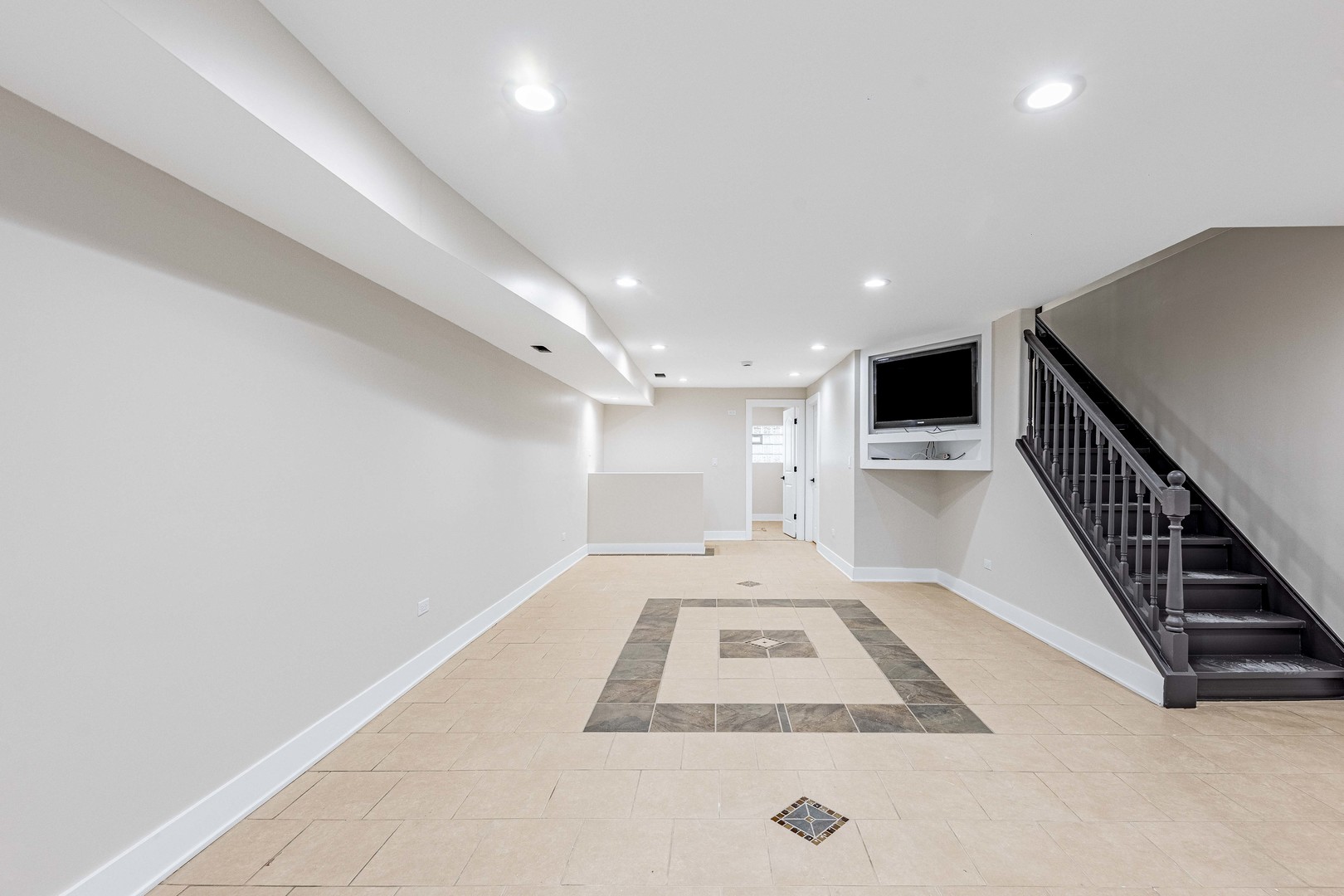 921 N Lorel Avenue Property Photo 26