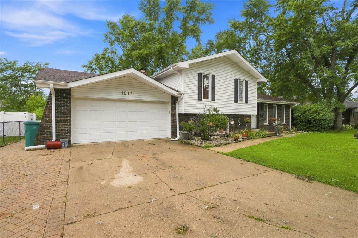1215 Devonshire Drive Property Photo 3
