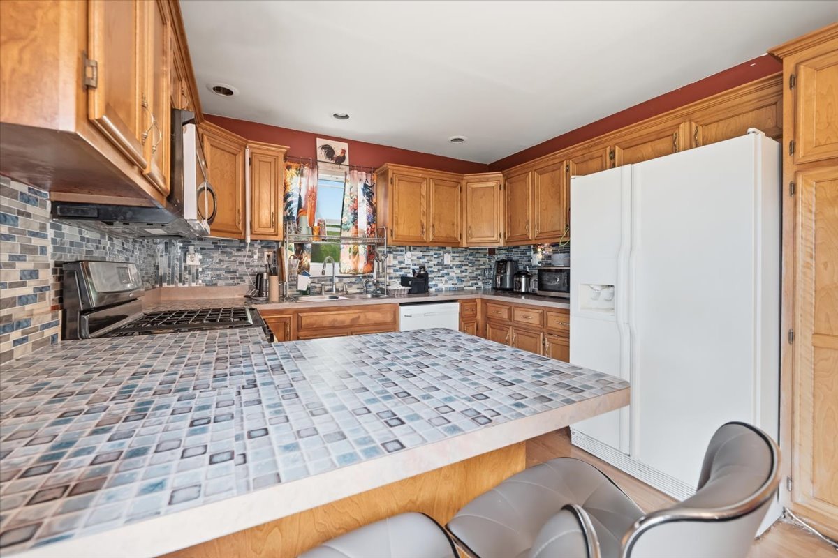 1215 Devonshire Drive Property Photo 8