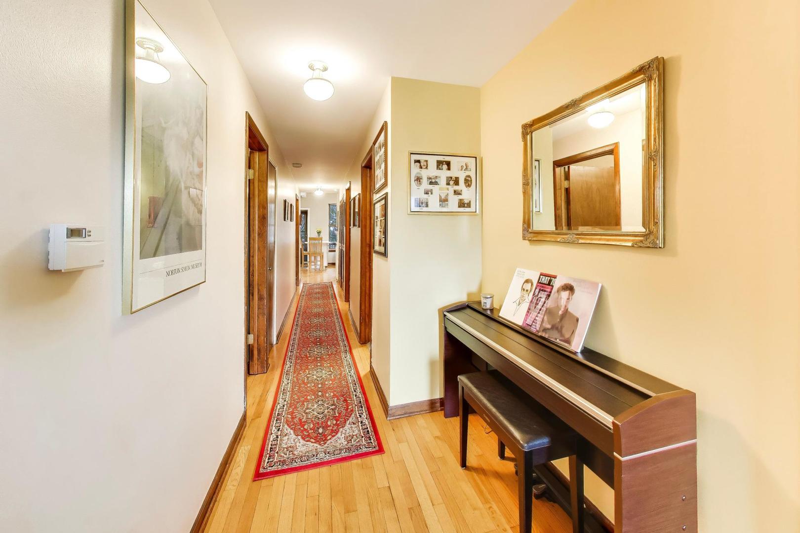 923 W Irving Park Road 2e Property Photo 3