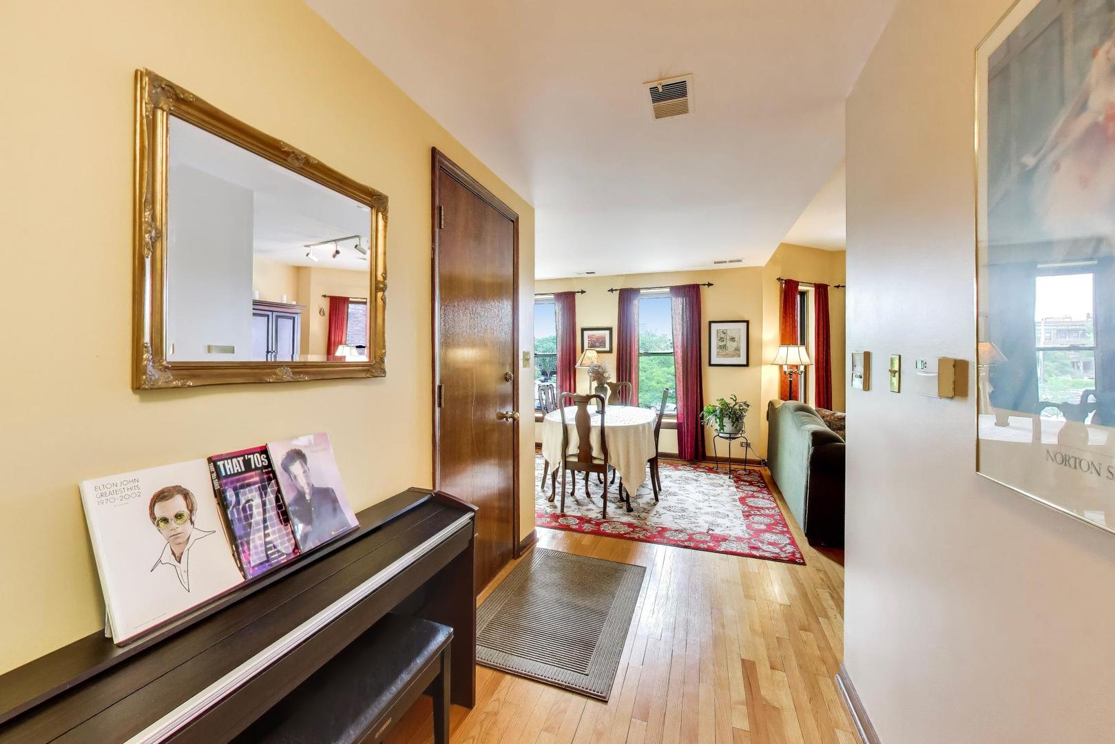 923 W Irving Park Road 2e Property Photo 4