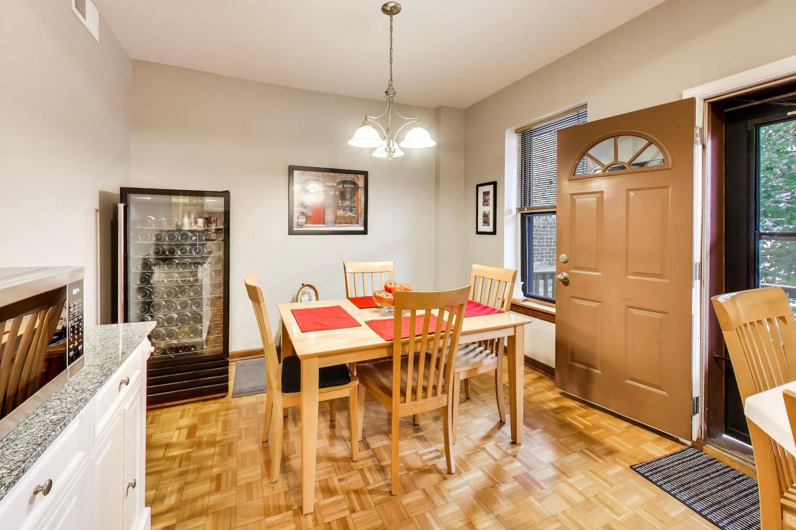 923 W Irving Park Road 2e Property Photo 9