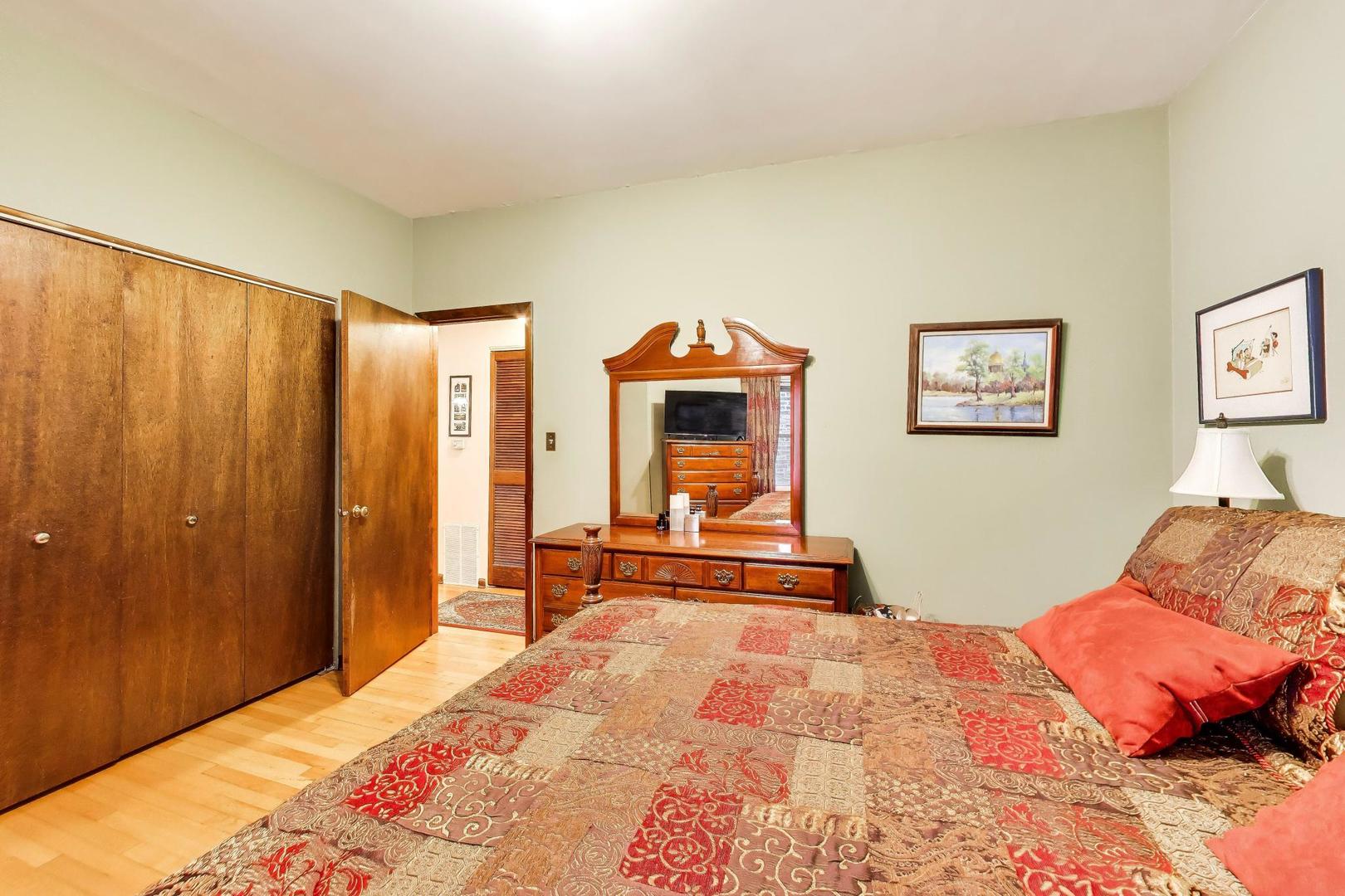 923 W Irving Park Road 2e Property Photo 16