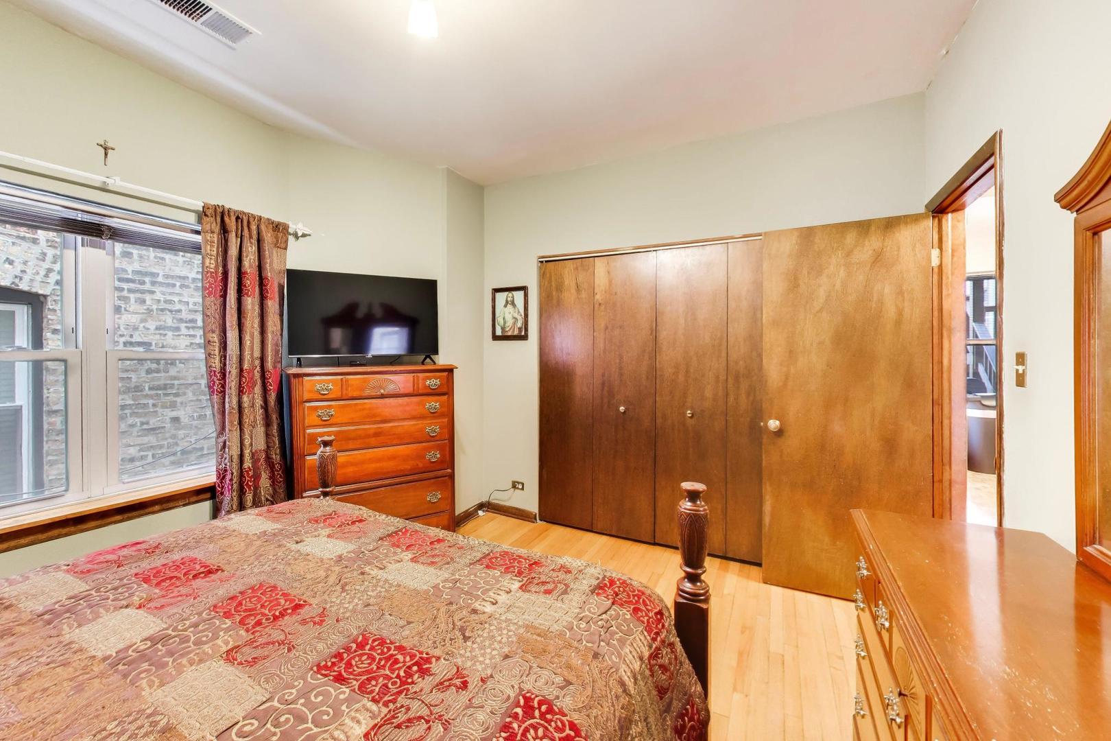 923 W Irving Park Road 2e Property Photo 17